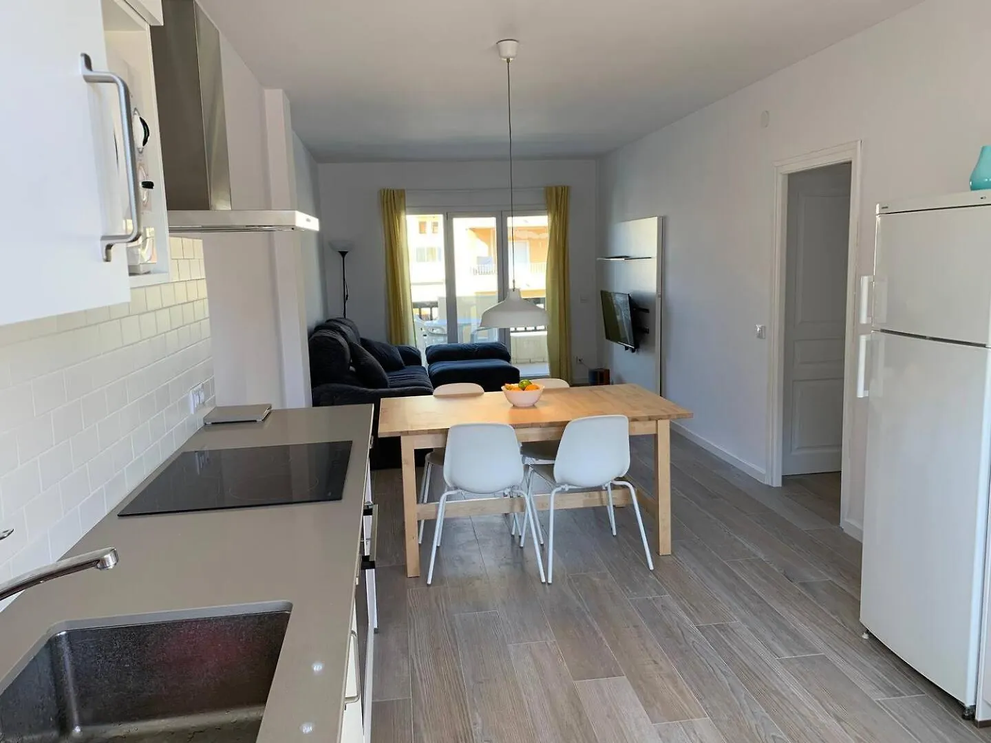 Charming & Renovated Apt Stone Throw To The Sea L' Escala